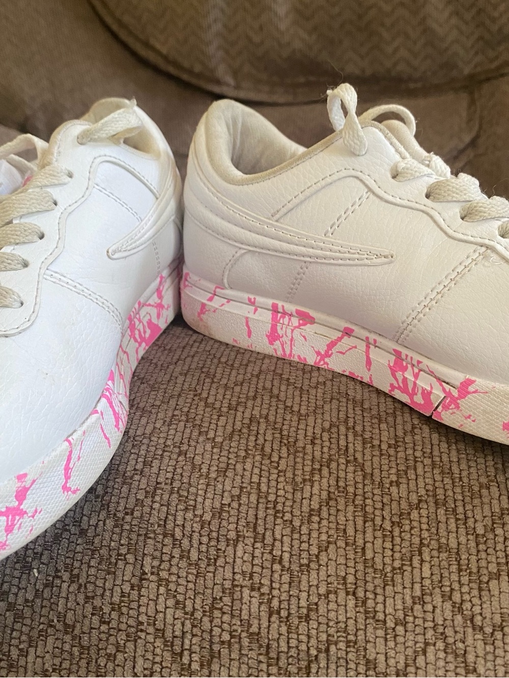 Fila White Low-Top Sneakers with Pink Splatter Detail size 3